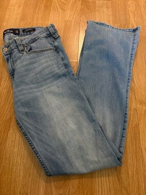 Hollister Light Wash Women's Low Rise Boot Jeans